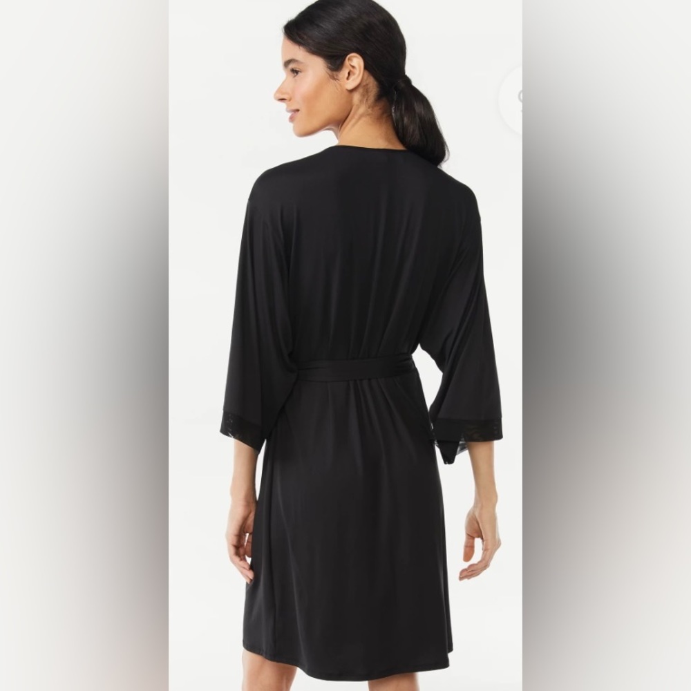 Women’s Mesh trim knit robe